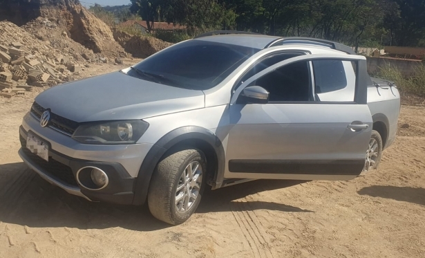 Polícia Militar prende autor de roubo, arma de fogo e recupera automóvel